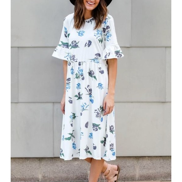 📸Insta-Chic HP📸 White Floral Midi Dress - Picture 4 of 4